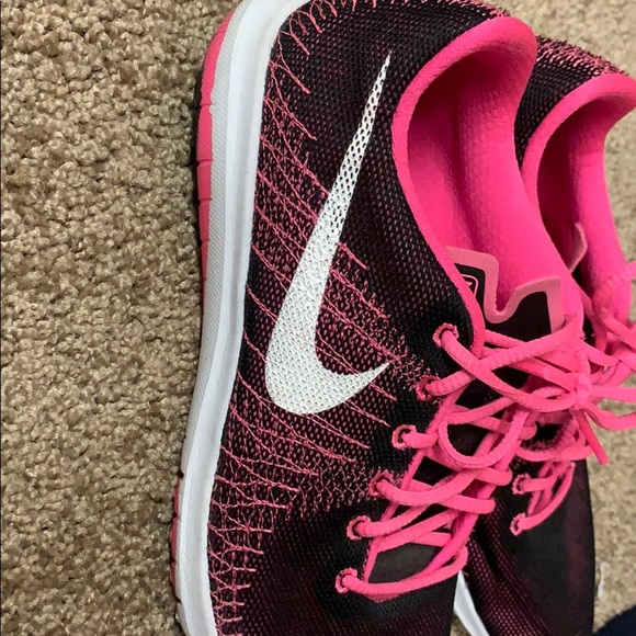 Nike kids pink and black sneakers, great condition - Picture 4 of 4